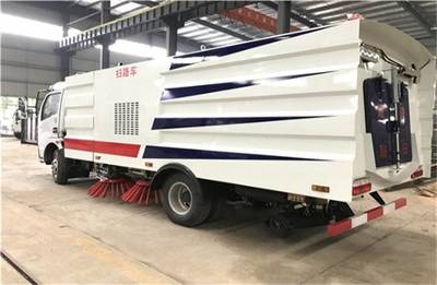 清洁与守护并行 12方扫路车优惠来袭，防撞缓冲车助力城市安全